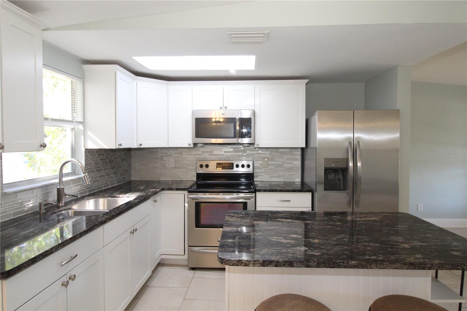 Image 6 of 20 For 2696 Loma Linda Street