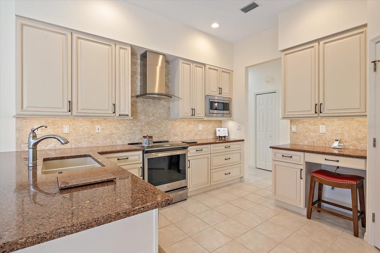 Image 11 of 39 For 6112 Saddlehorn Avenue