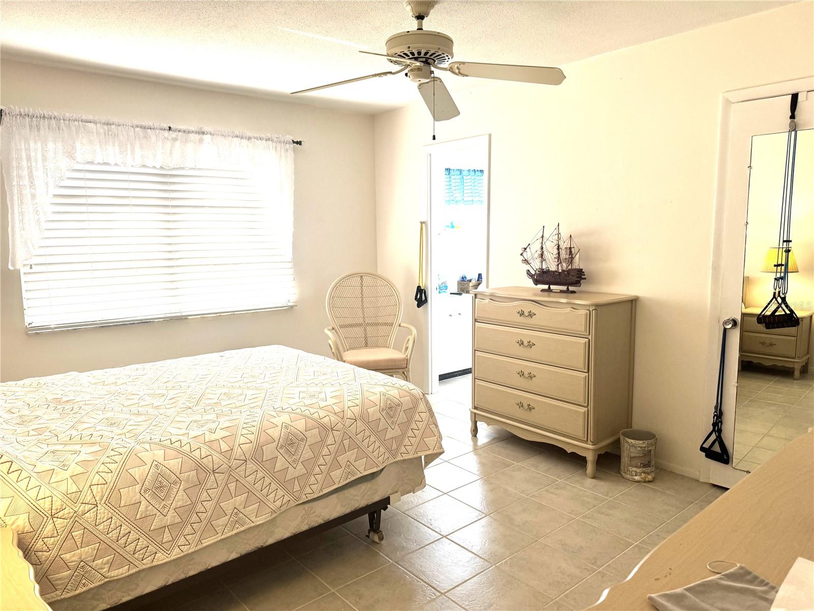 Image 14 of 19 For 2571 Riverbluff Parkway V158