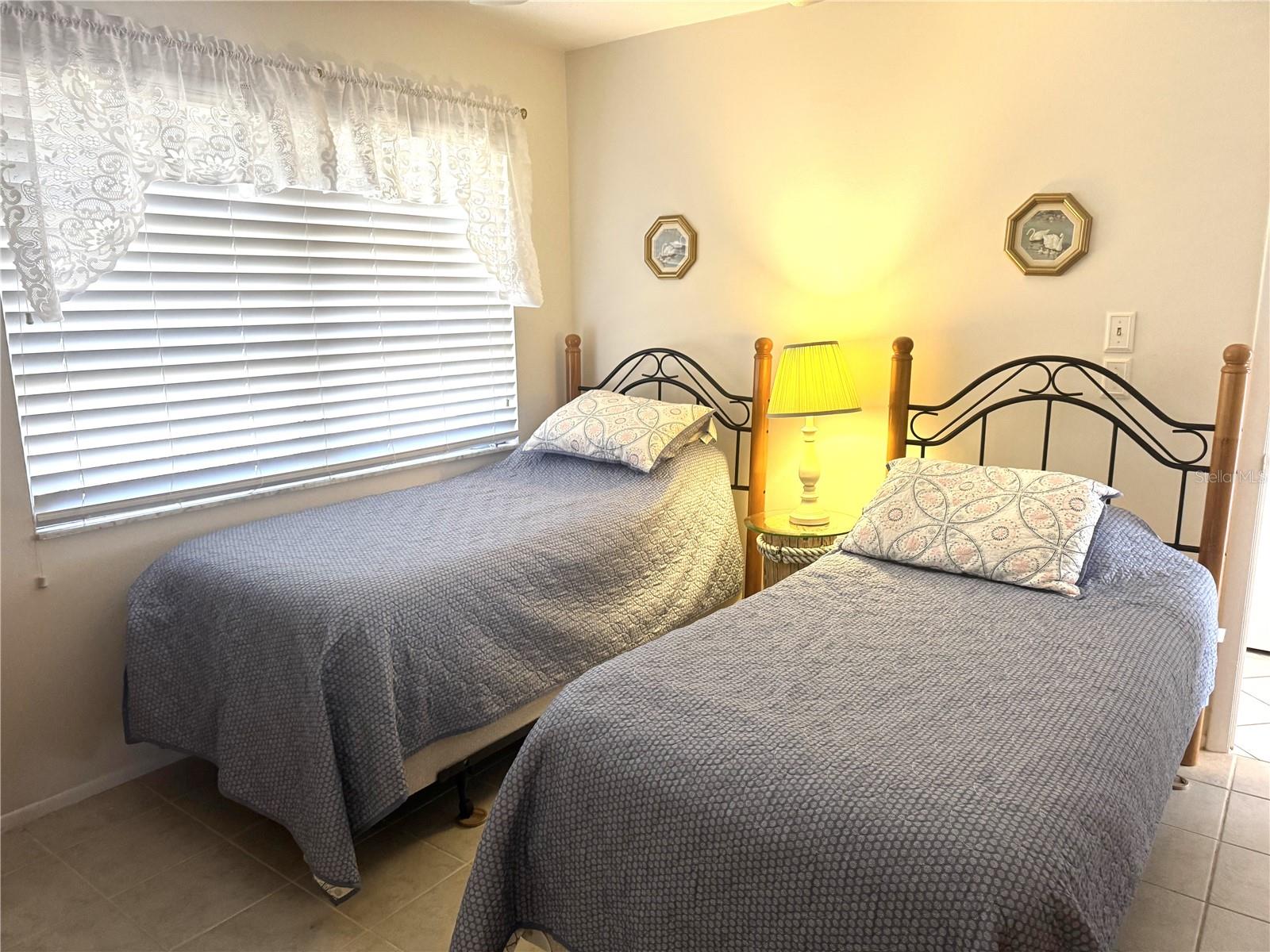 Image 17 of 19 For 2571 Riverbluff Parkway V158