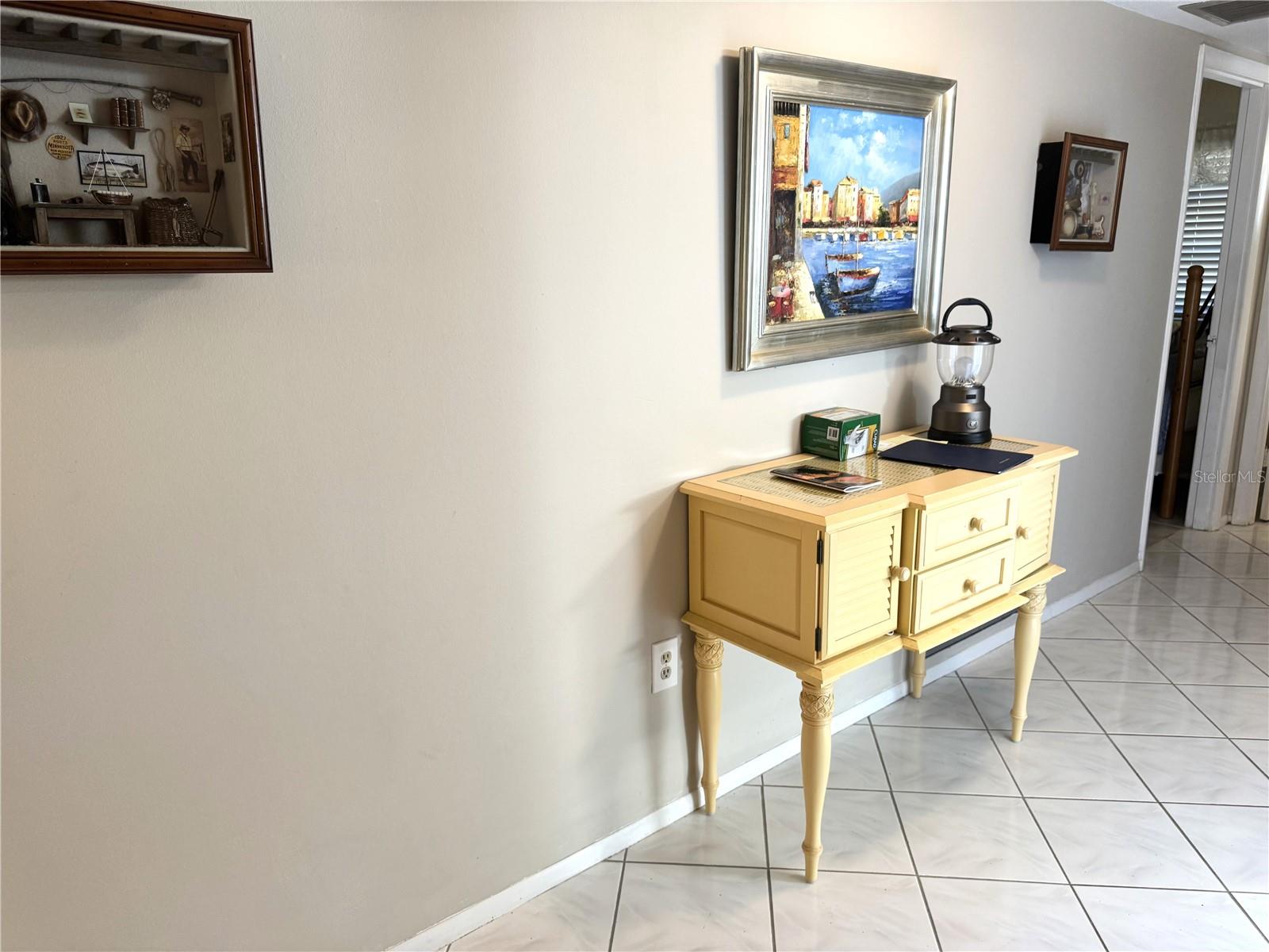 Image 2 of 19 For 2571 Riverbluff Parkway V158