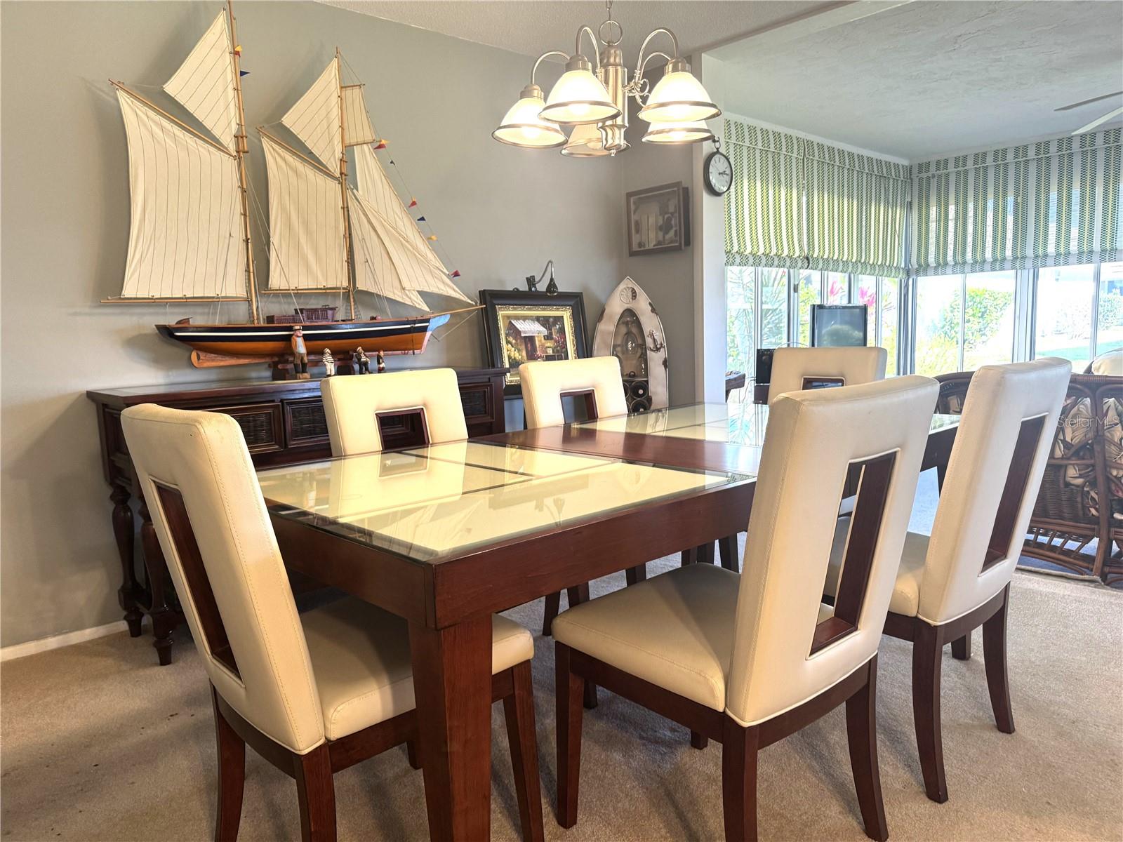 Image 4 of 19 For 2571 Riverbluff Parkway V158