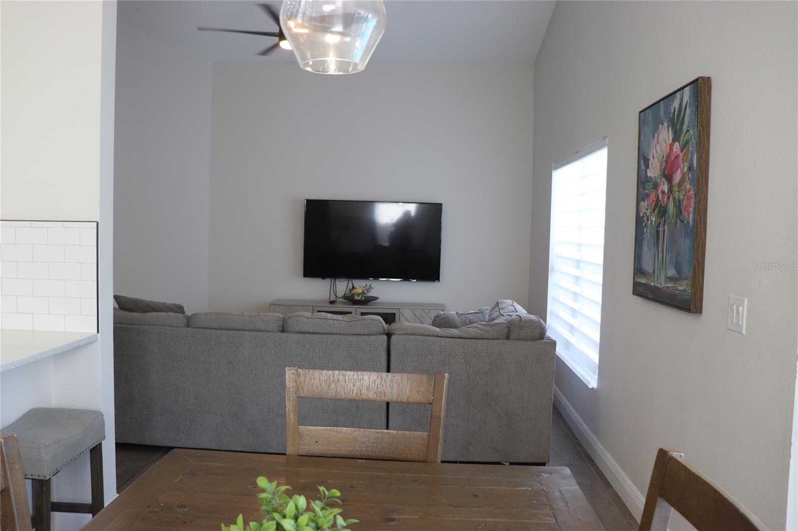 Image 22 of 44 For 154 Castlemain Circle