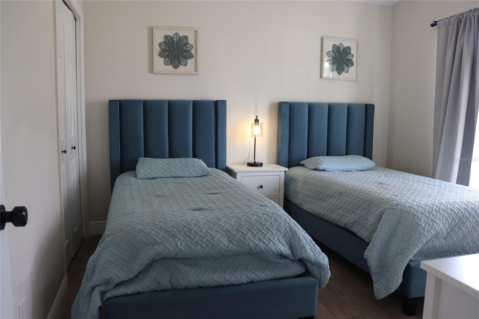 Image 27 of 44 For 154 Castlemain Circle