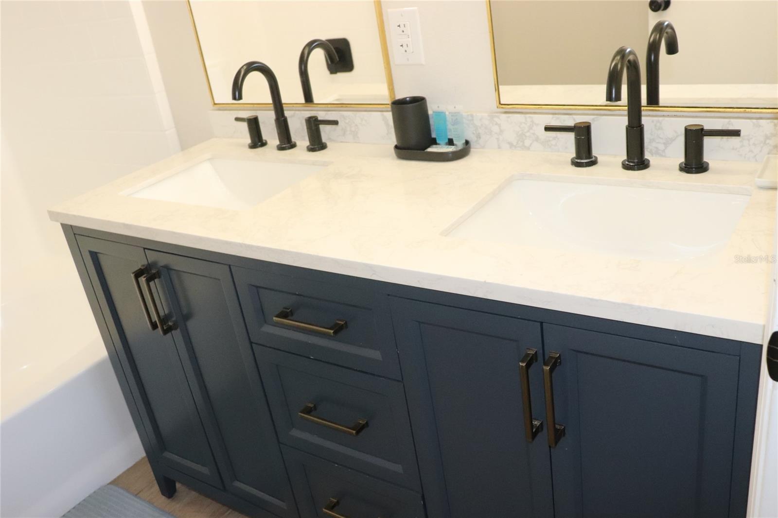 Image 30 of 44 For 154 Castlemain Circle