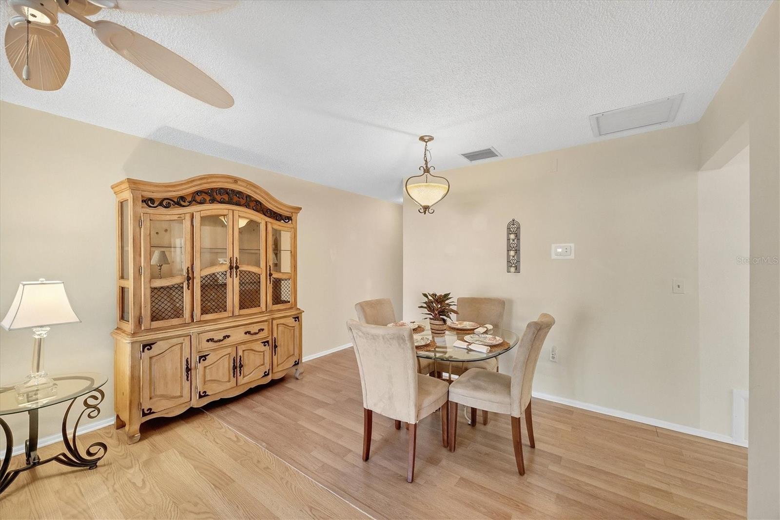 Image 14 of 44 For 390 301 Boulevard W 27c