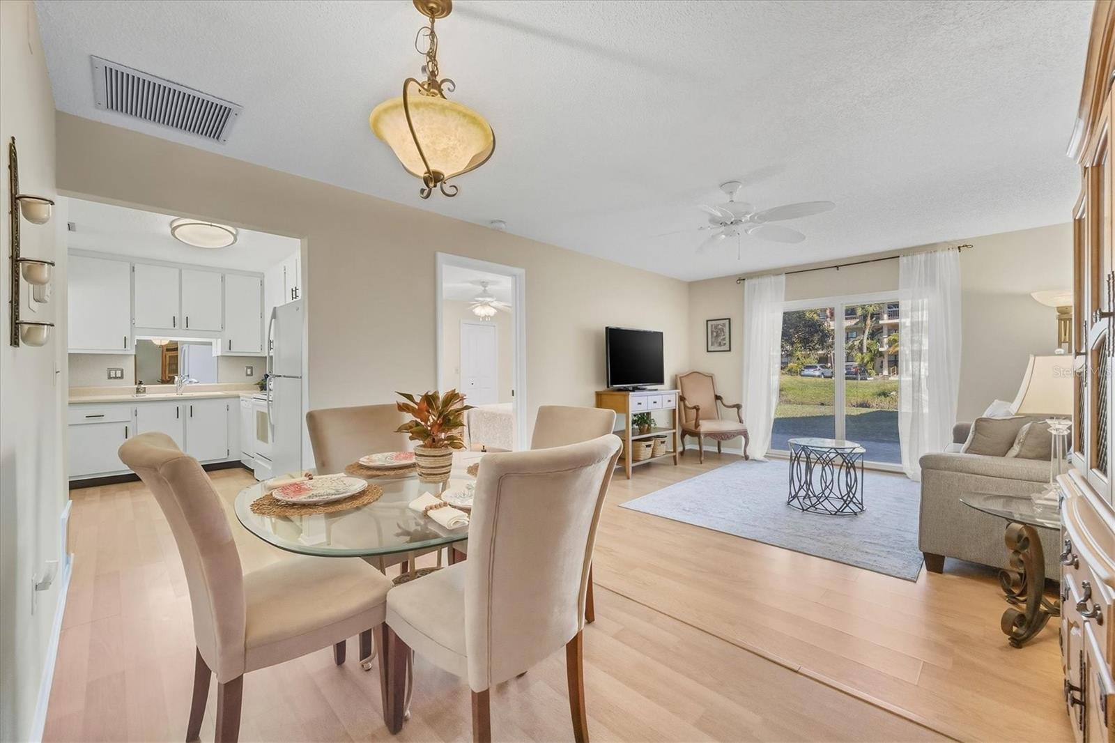 Image 15 of 44 For 390 301 Boulevard W 27c