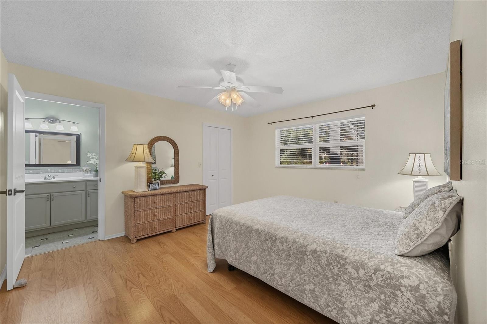 Image 18 of 44 For 390 301 Boulevard W 27c