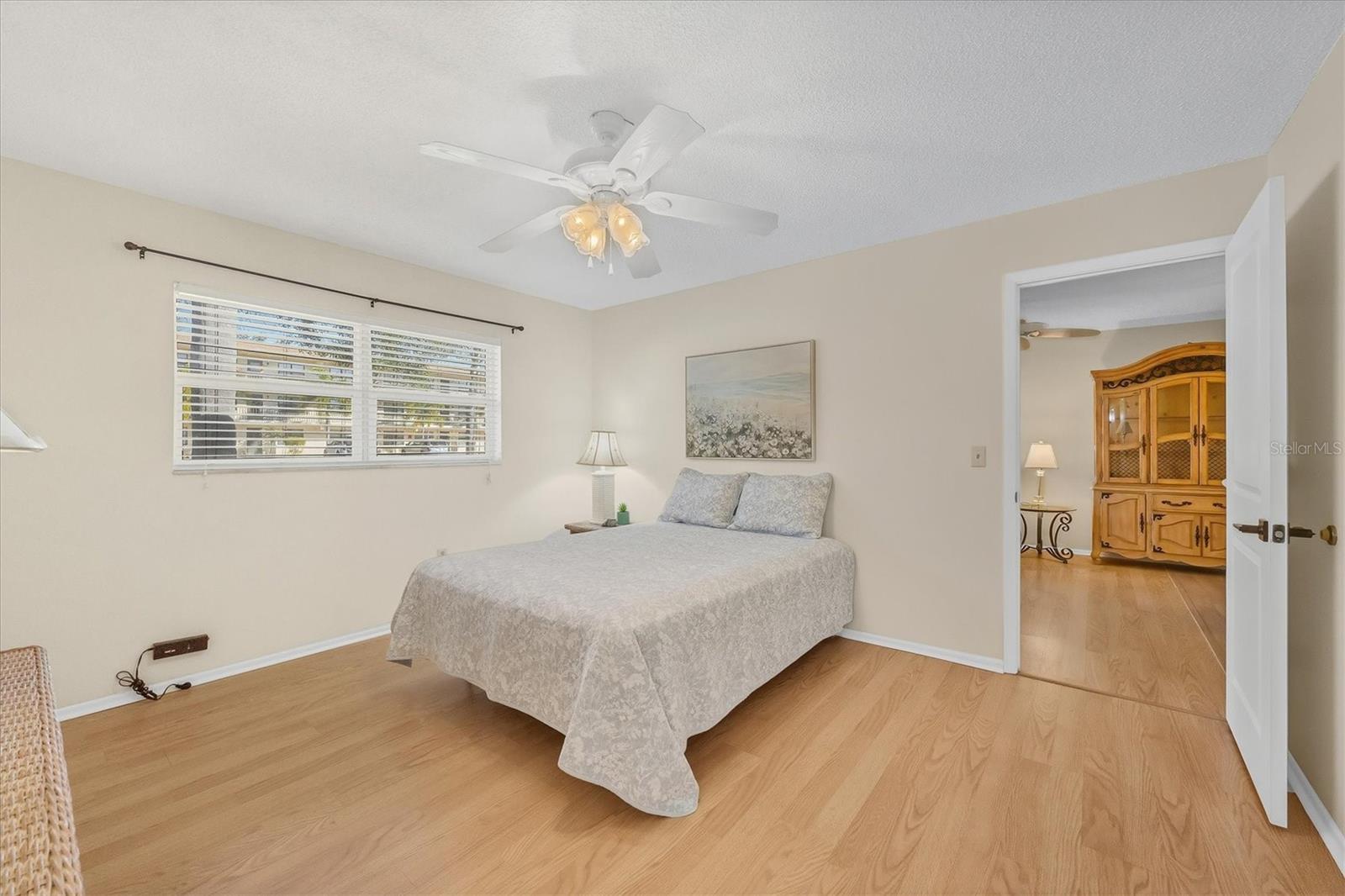 Image 19 of 44 For 390 301 Boulevard W 27c