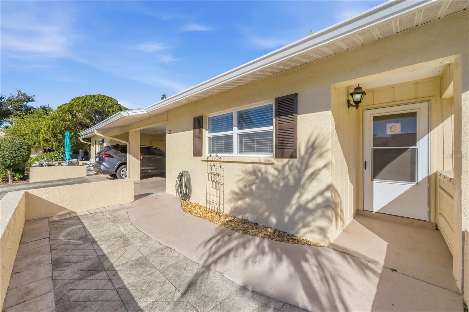 Image 2 of 44 For 390 301 Boulevard W 27c