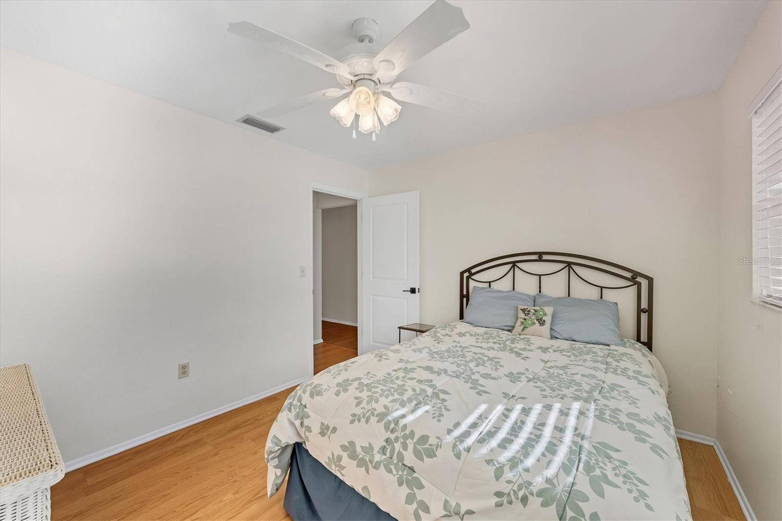 Image 23 of 44 For 390 301 Boulevard W 27c