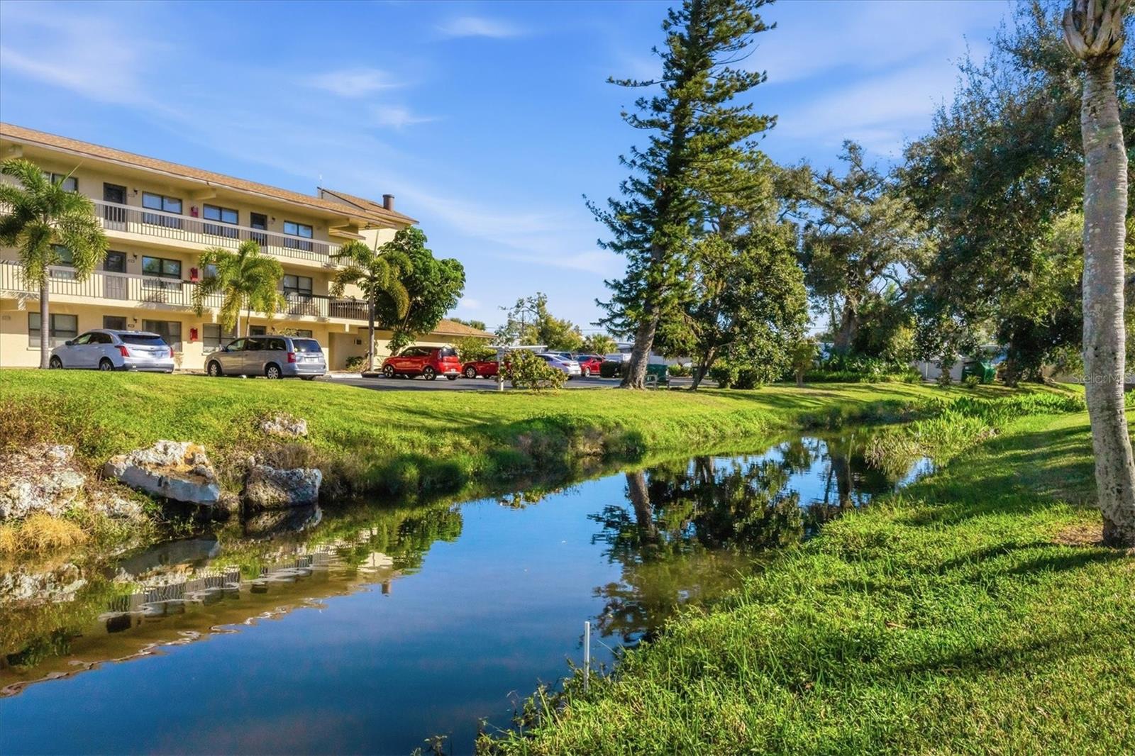 Image 28 of 44 For 390 301 Boulevard W 27c