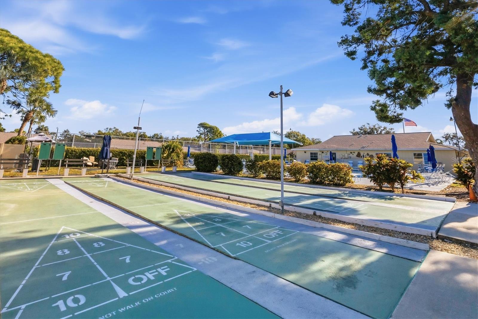 Image 35 of 44 For 390 301 Boulevard W 27c