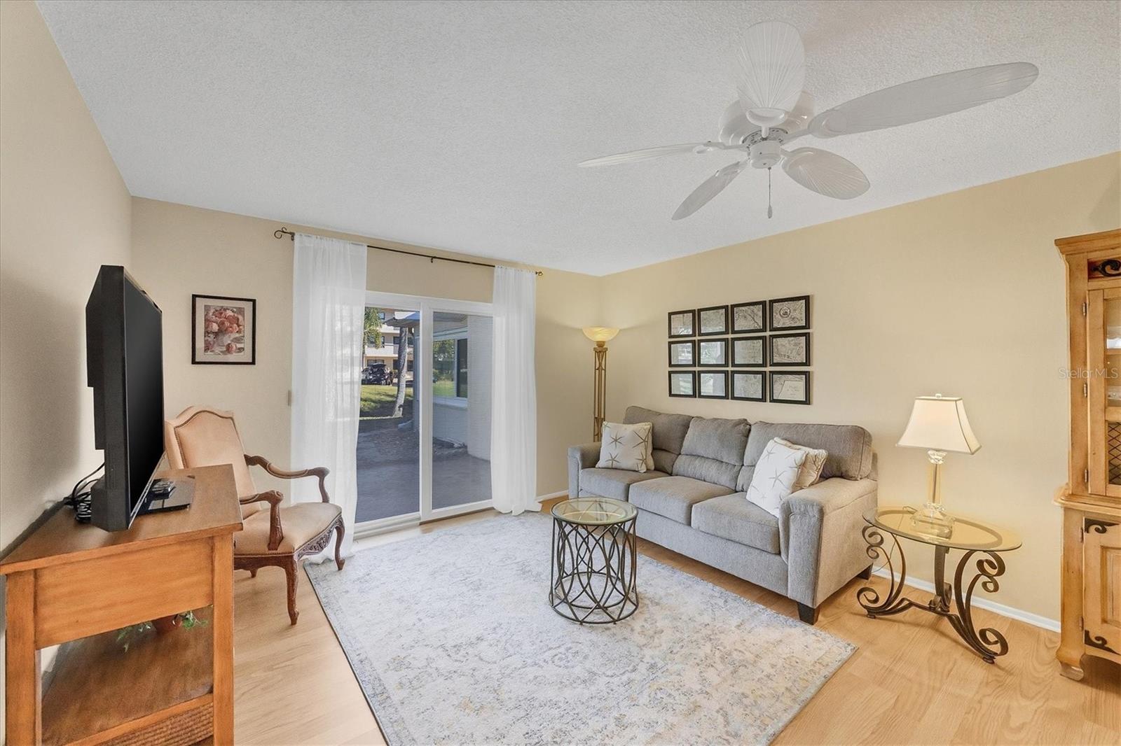 Image 7 of 44 For 390 301 Boulevard W 27c