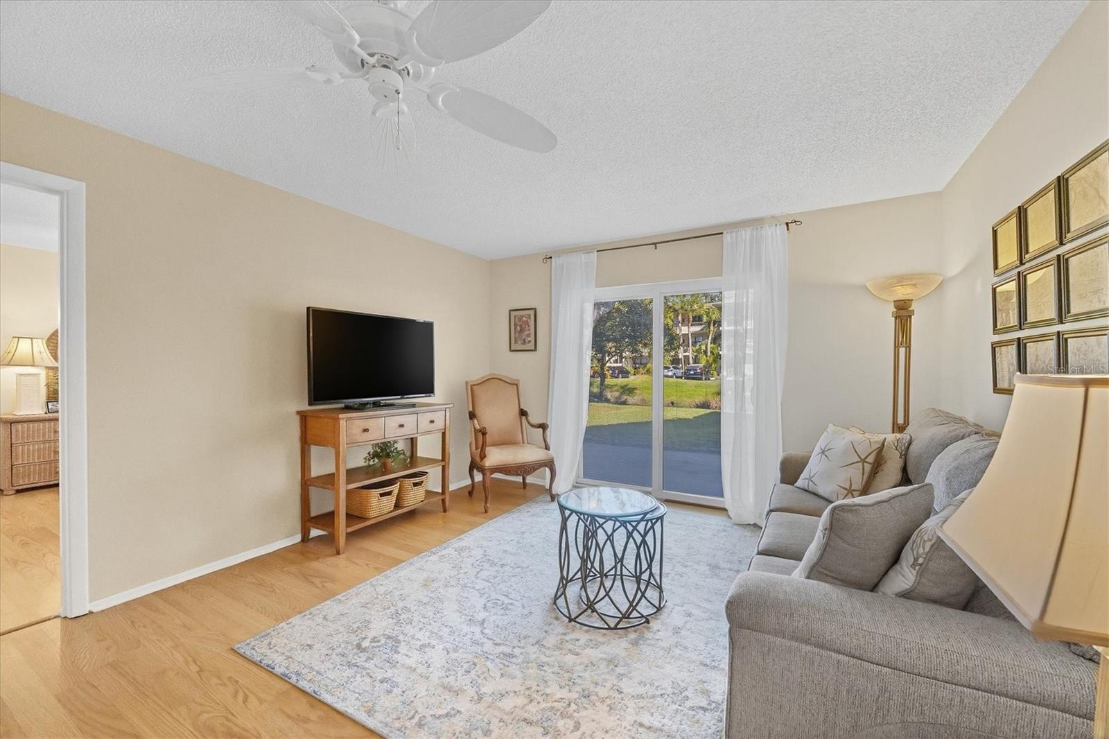 Image 8 of 44 For 390 301 Boulevard W 27c