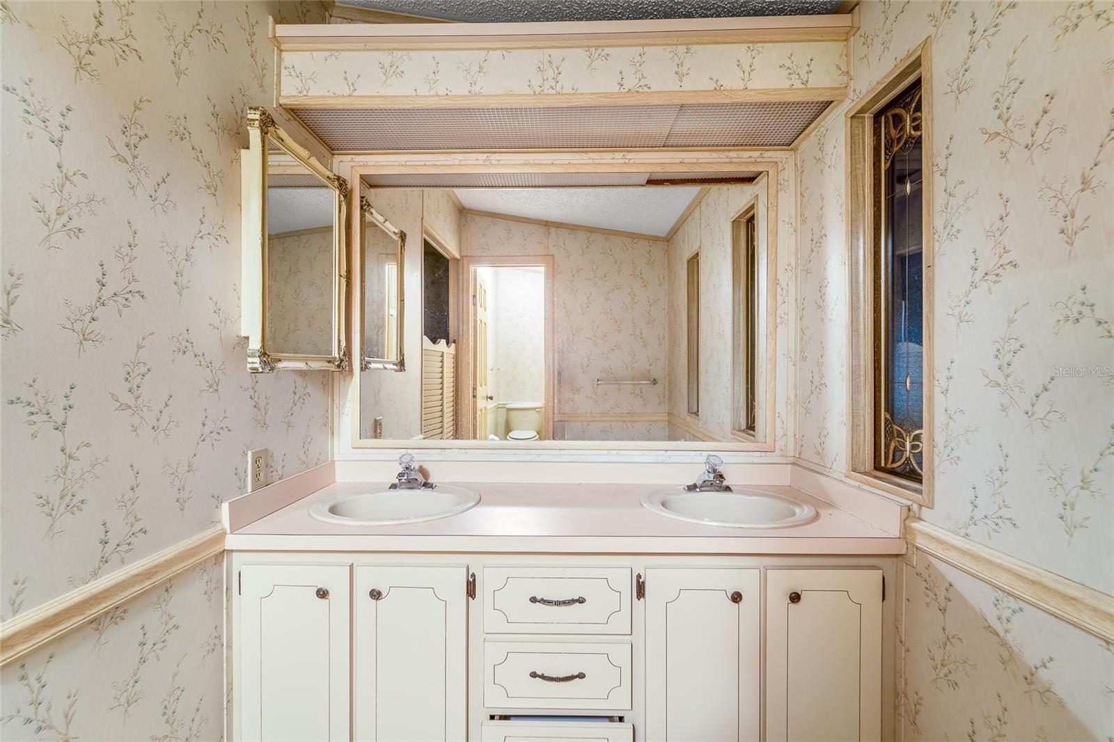 Image 21 of 30 For 8485 Imperial Circle