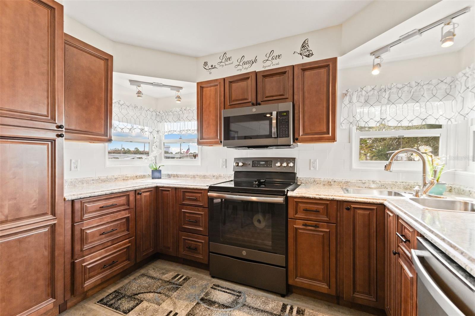 Image 17 of 40 For 354 Quiet Way