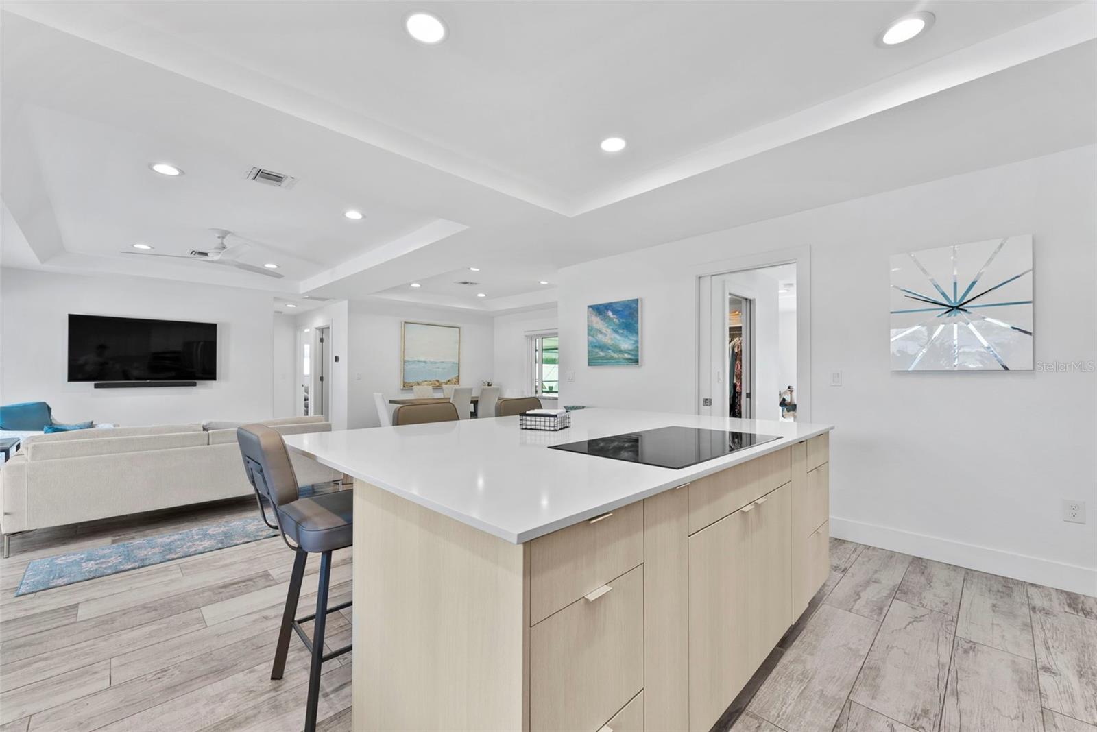 Image 18 of 93 For 507 Sante Joseph Street