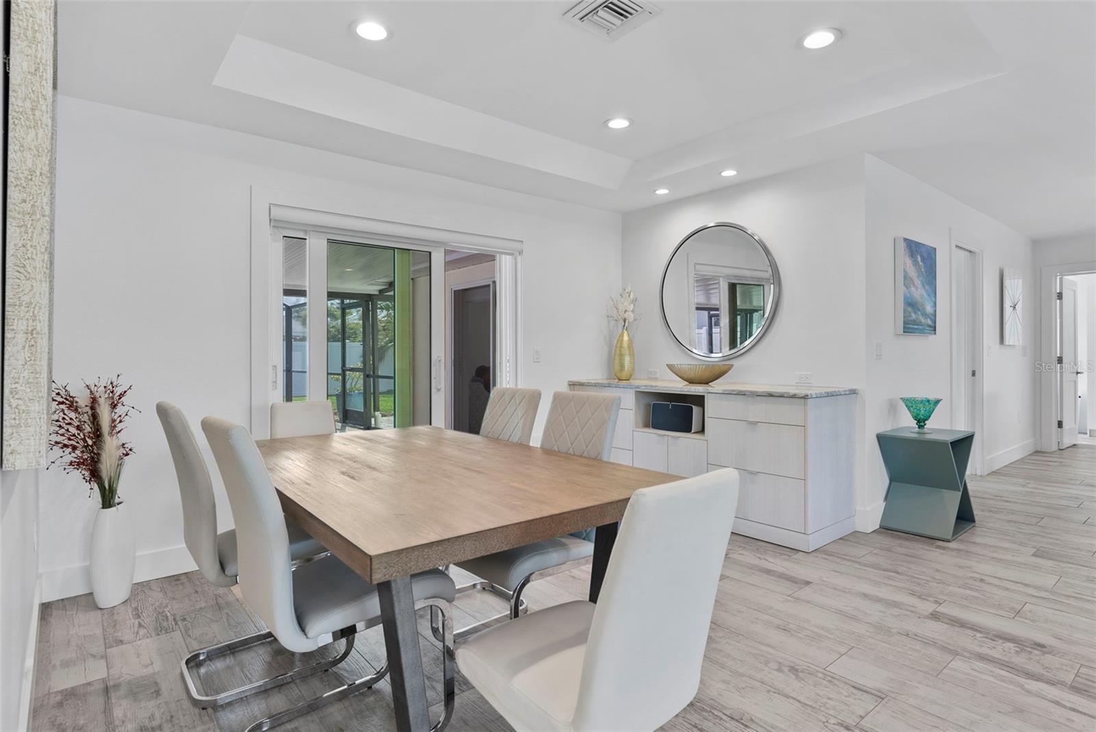 Image 21 of 93 For 507 Sante Joseph Street