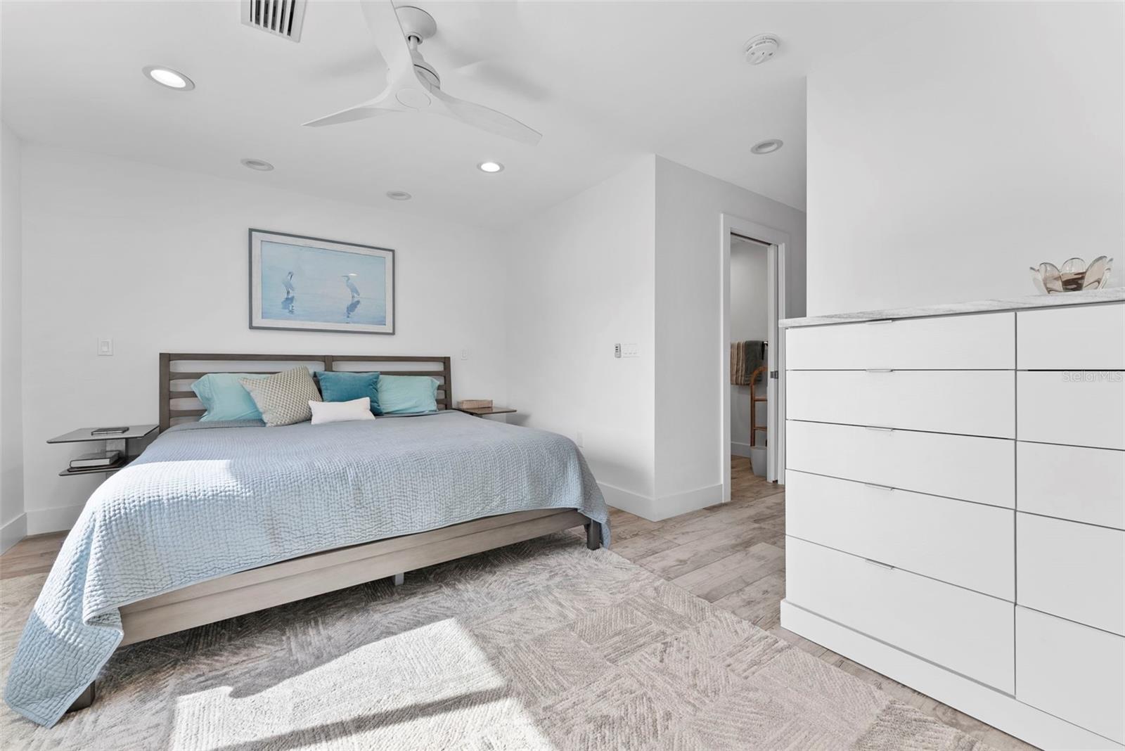 Image 26 of 93 For 507 Sante Joseph Street