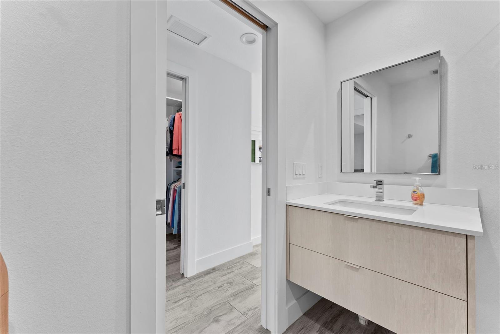 Image 28 of 93 For 507 Sante Joseph Street