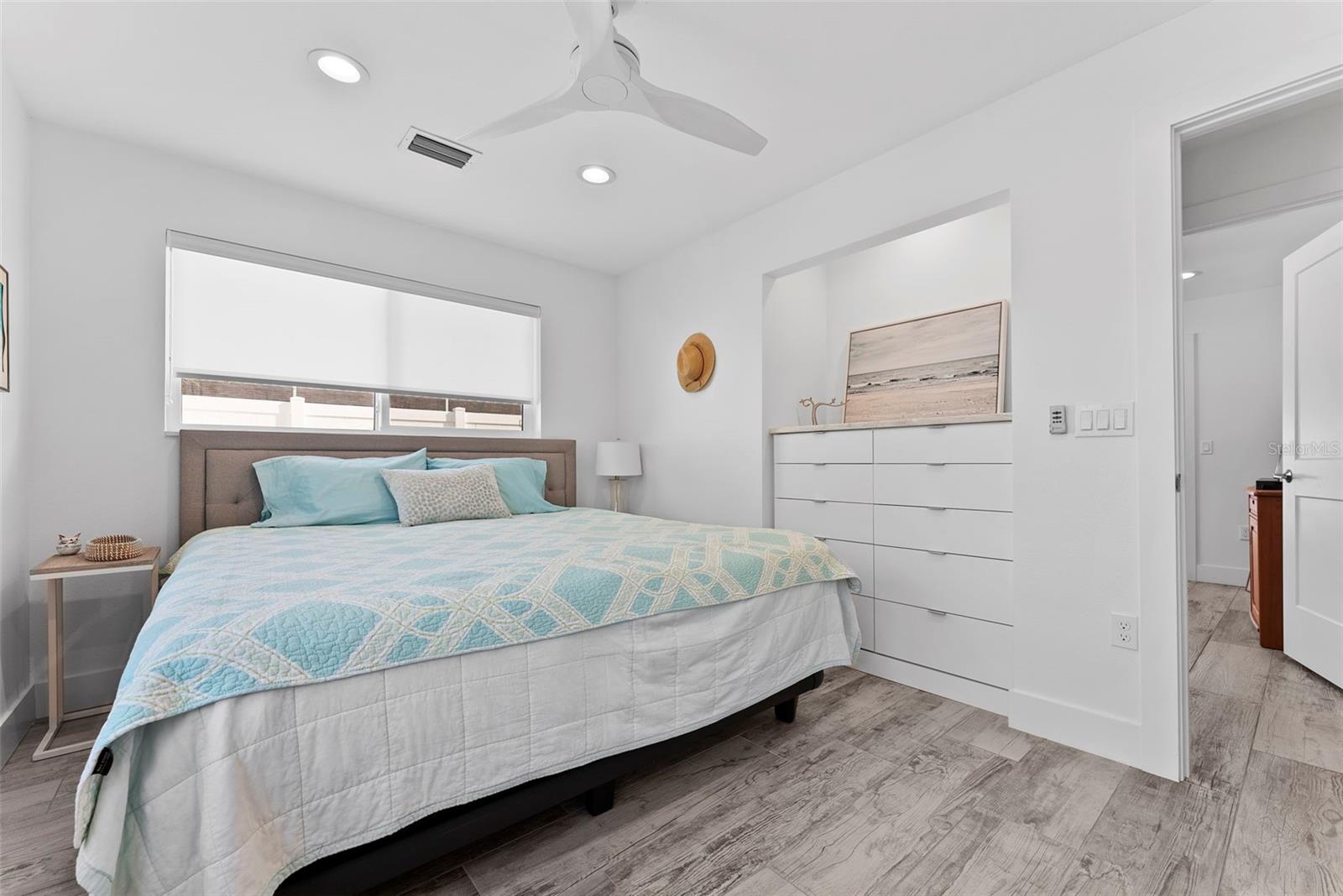 Image 34 of 93 For 507 Sante Joseph Street