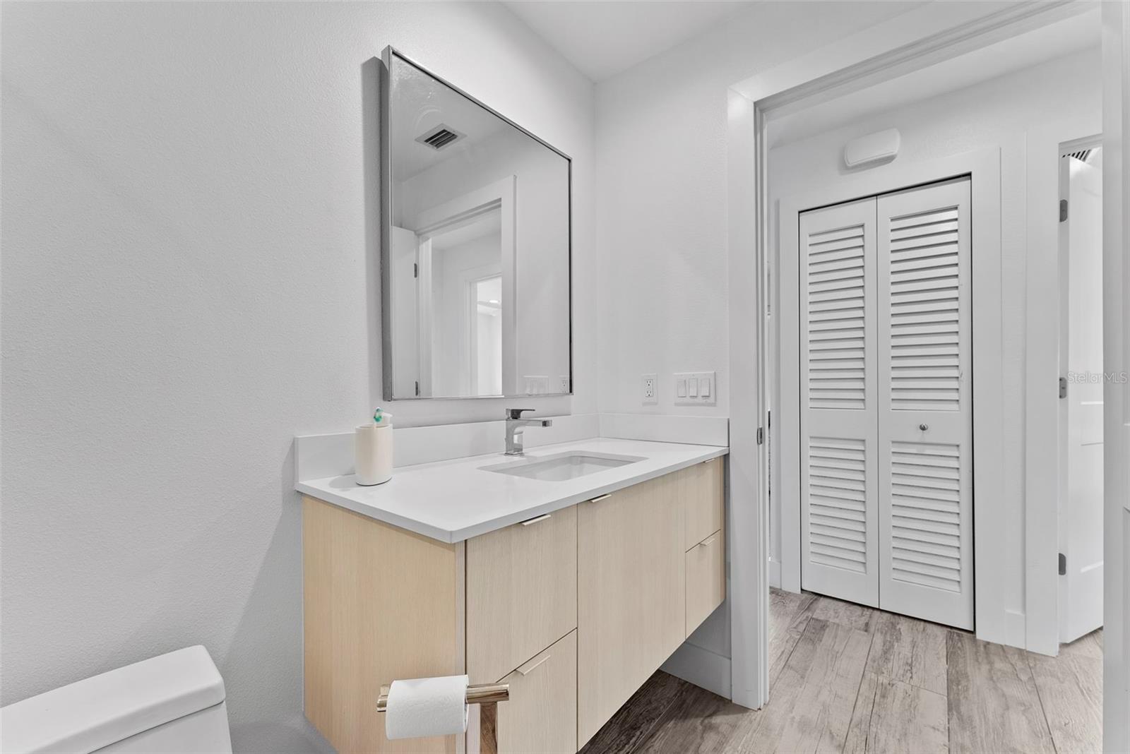 Image 36 of 93 For 507 Sante Joseph Street