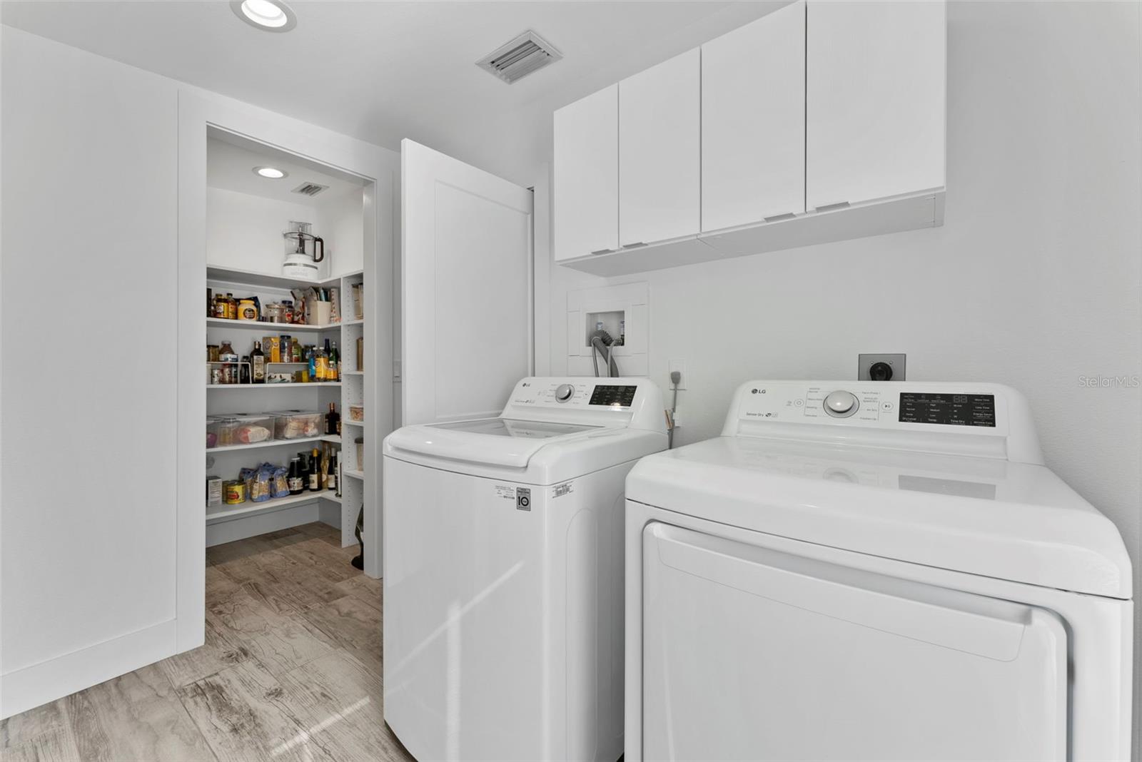 Image 38 of 93 For 507 Sante Joseph Street