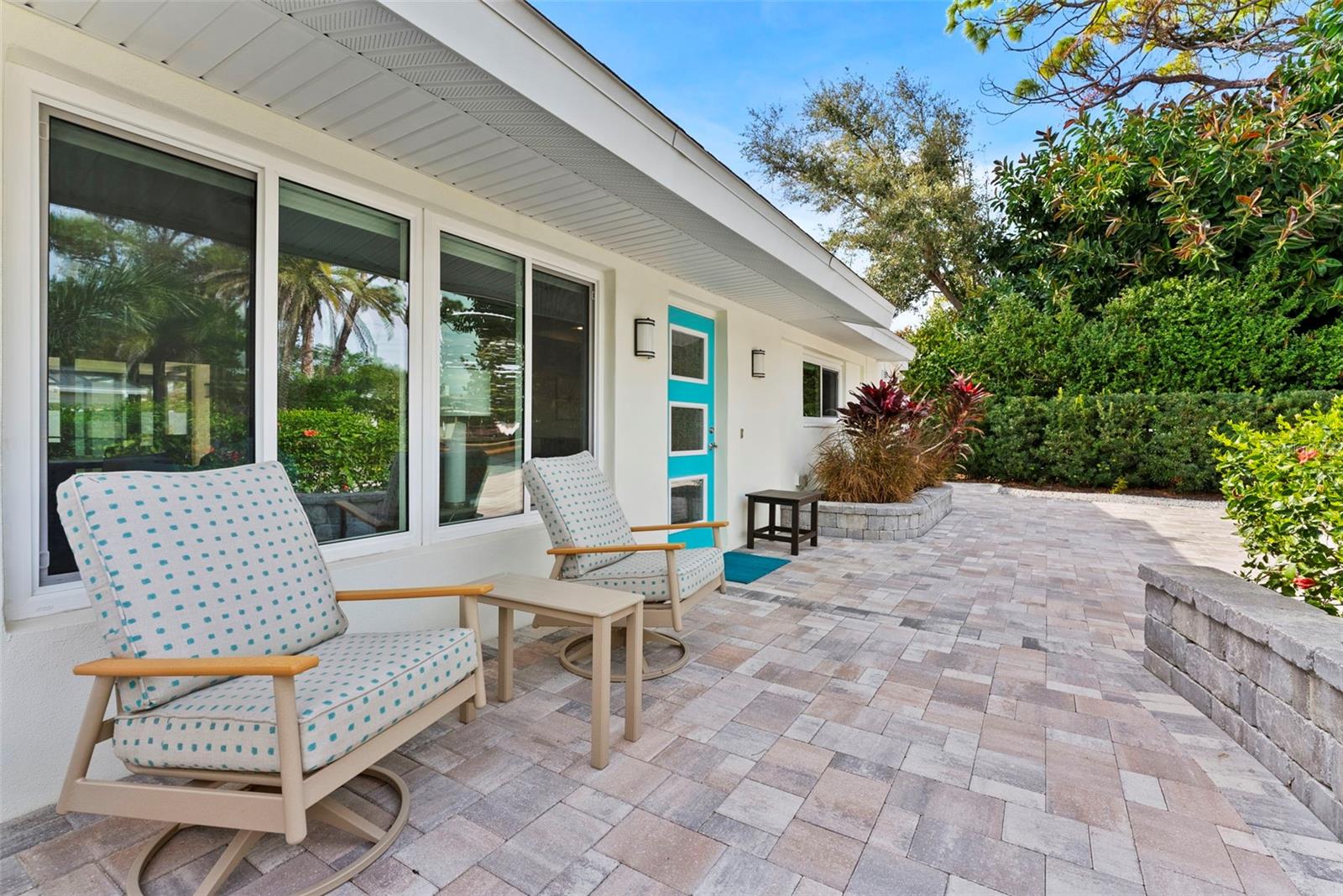 Image 4 of 93 For 507 Sante Joseph Street