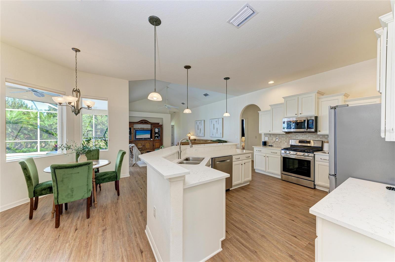 Image 13 of 50 For 8226 Barton Farms Boulevard