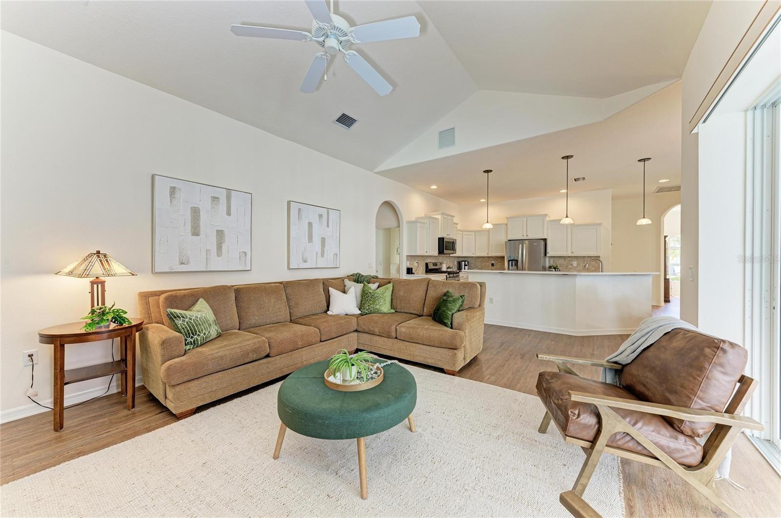 Image 18 of 50 For 8226 Barton Farms Boulevard