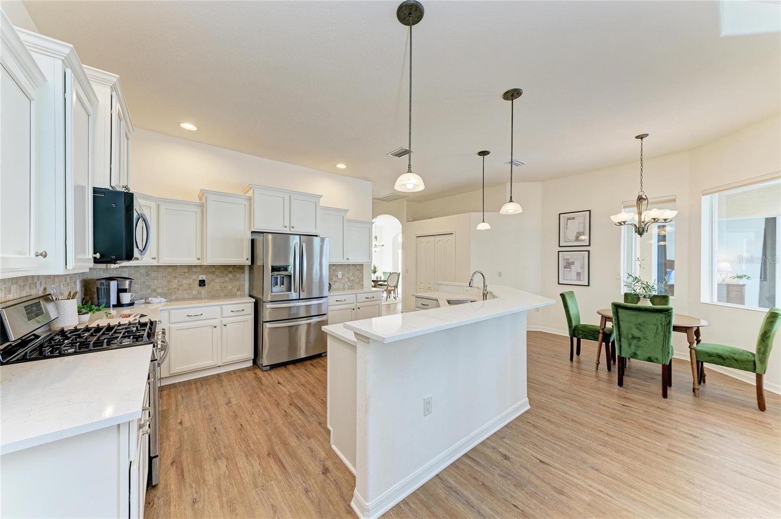 Image 4 of 50 For 8226 Barton Farms Boulevard