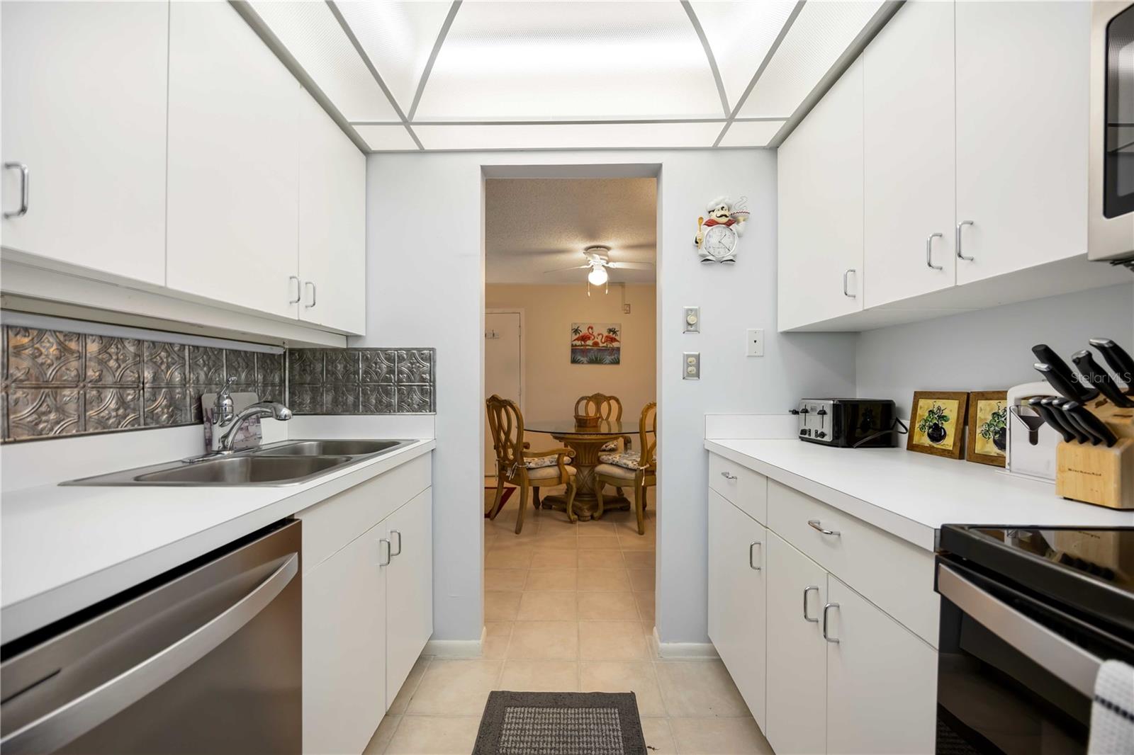 Image 10 of 30 For 5631 Midnight Pass Road 1002