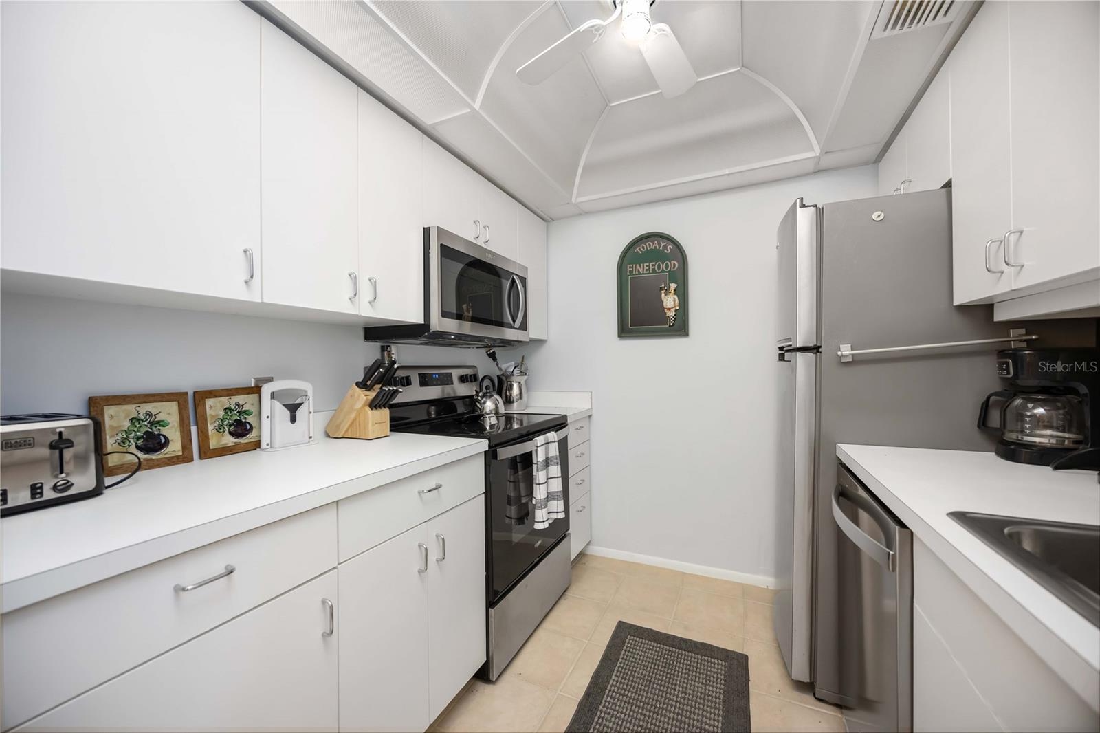 Image 11 of 30 For 5631 Midnight Pass Road 1002