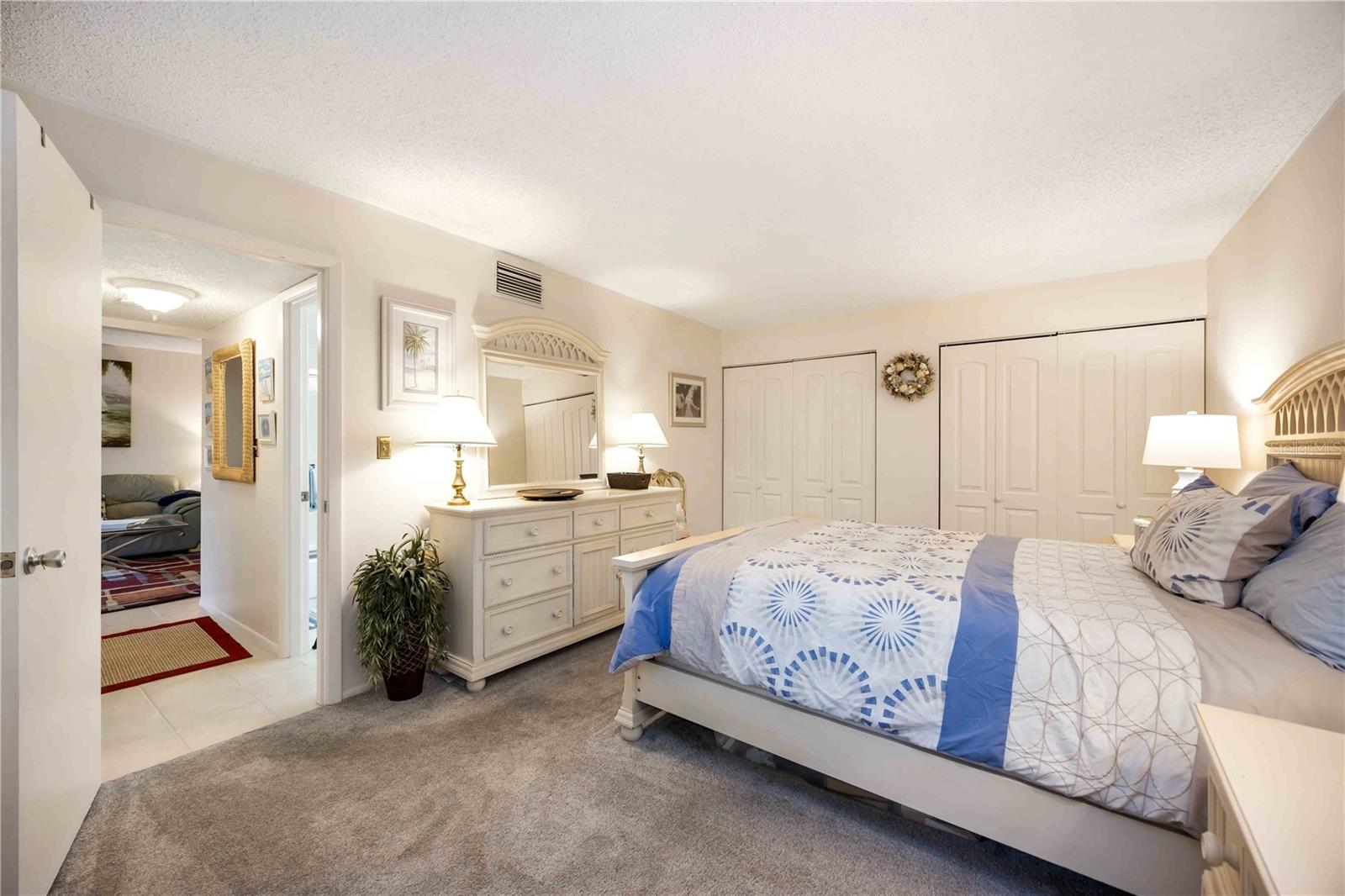 Image 18 of 30 For 5631 Midnight Pass Road 1002