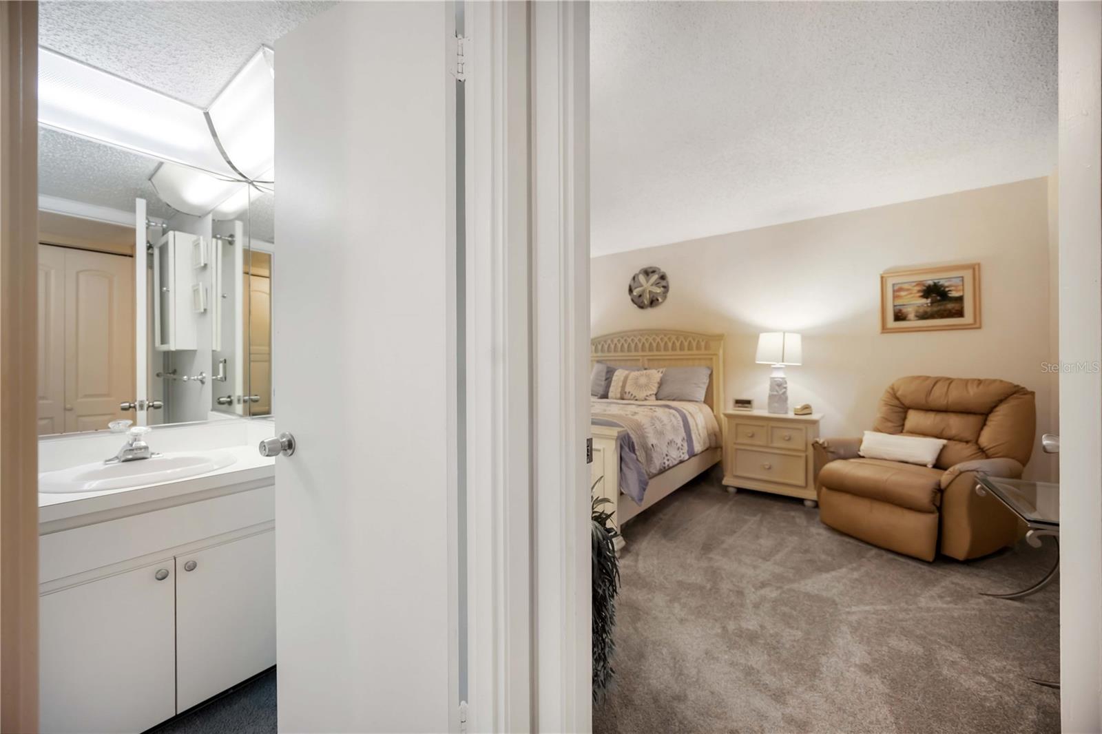 Image 20 of 30 For 5631 Midnight Pass Road 1002