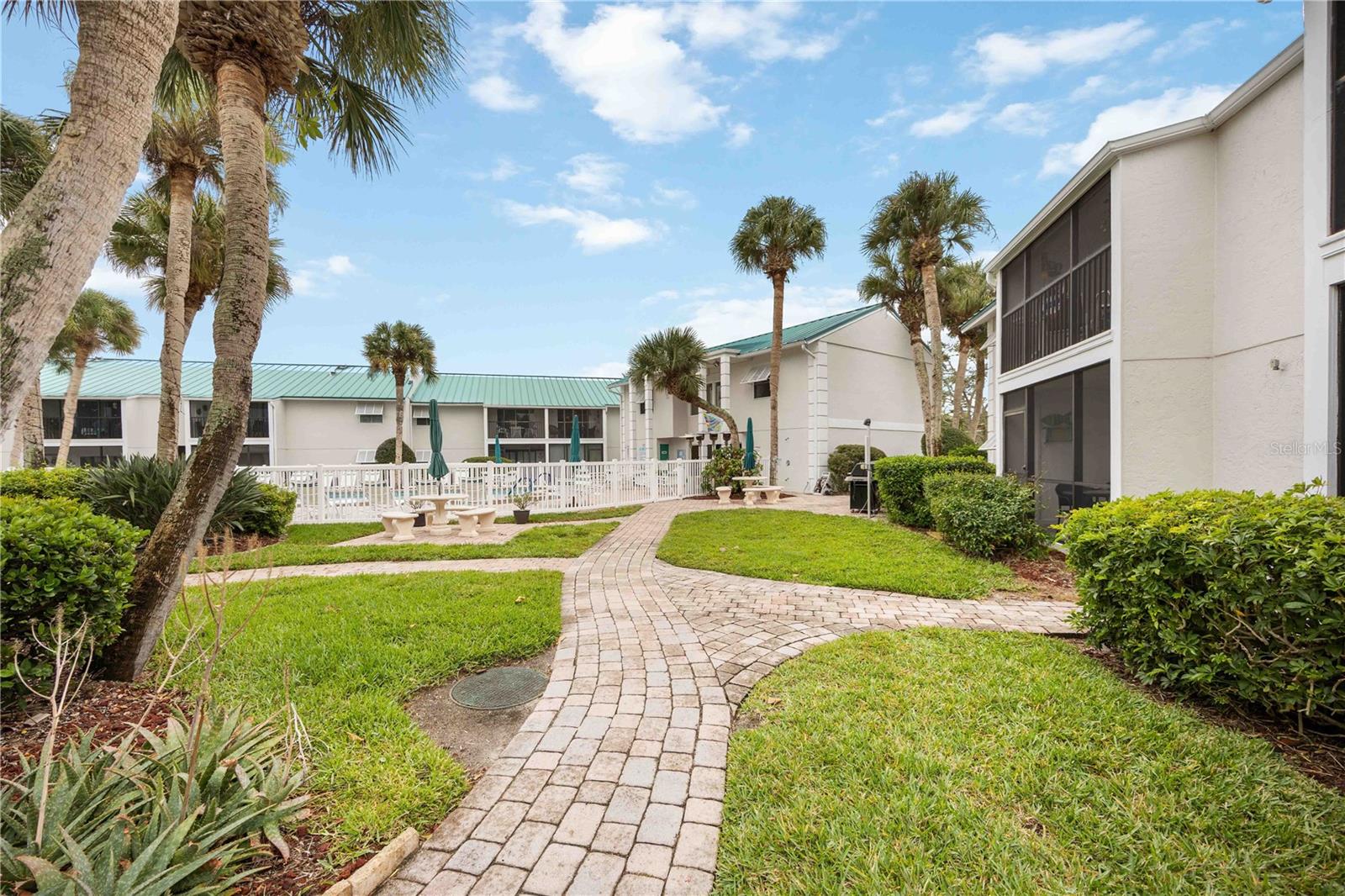 Image 7 of 30 For 5631 Midnight Pass Road 1002