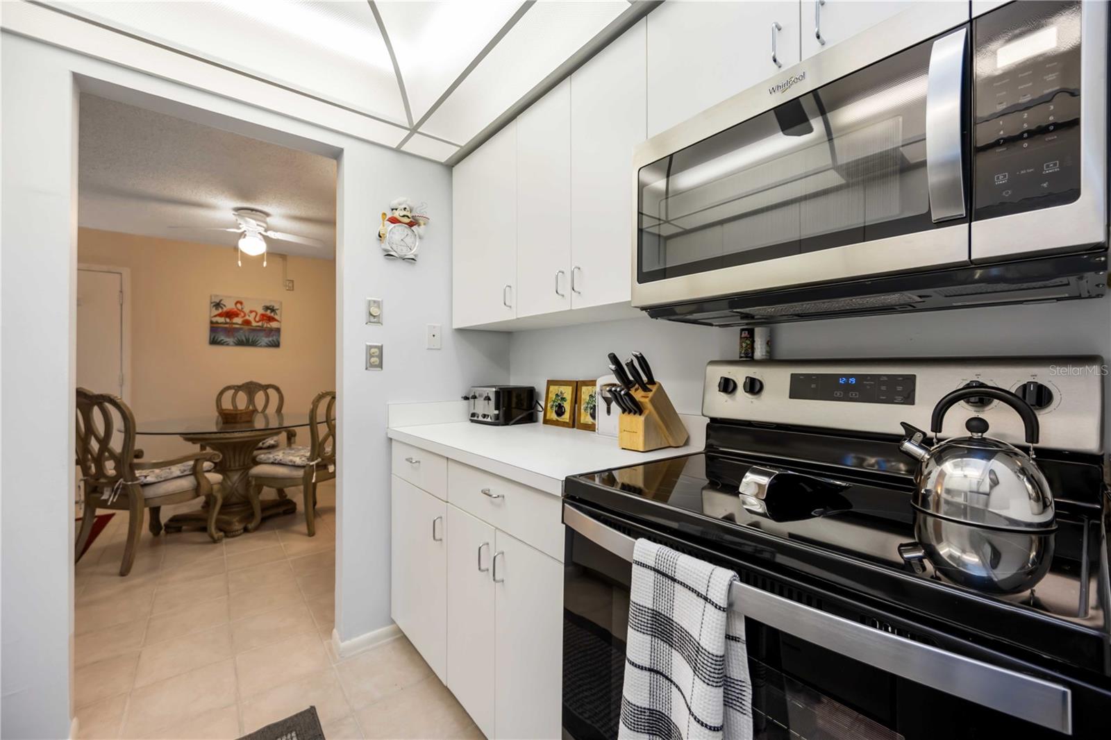 Image 9 of 30 For 5631 Midnight Pass Road 1002