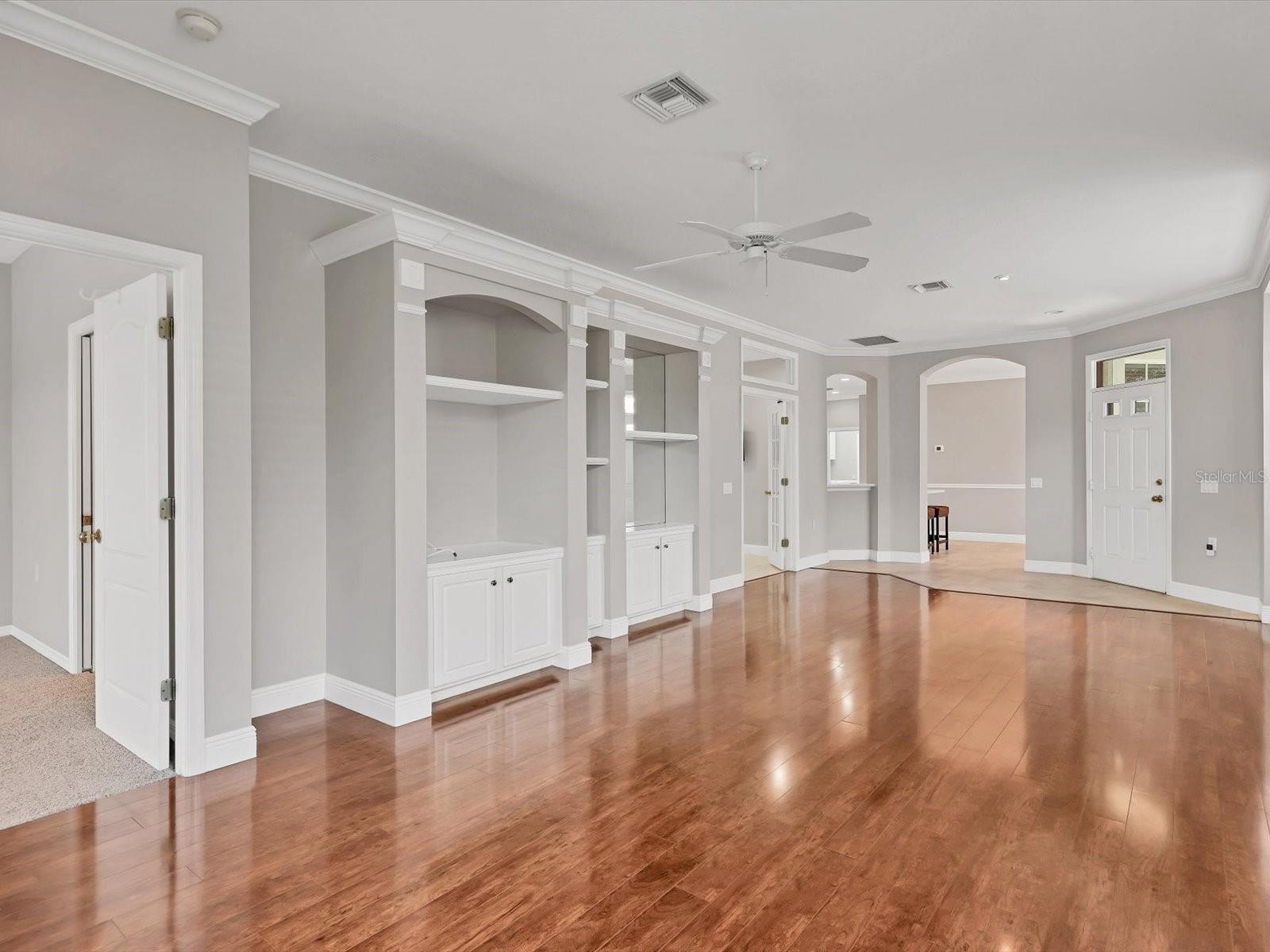 Image 13 of 36 For 7021 Woodmore Terrace