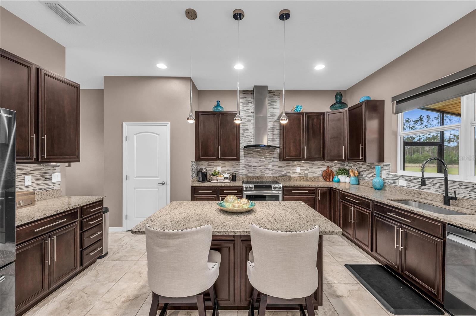 Image 19 of 84 For 7605 257th Street E