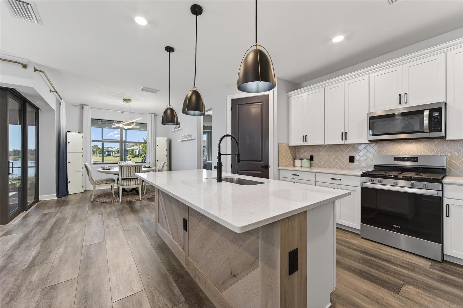 Image 19 of 98 For 7683 Summerland Cove