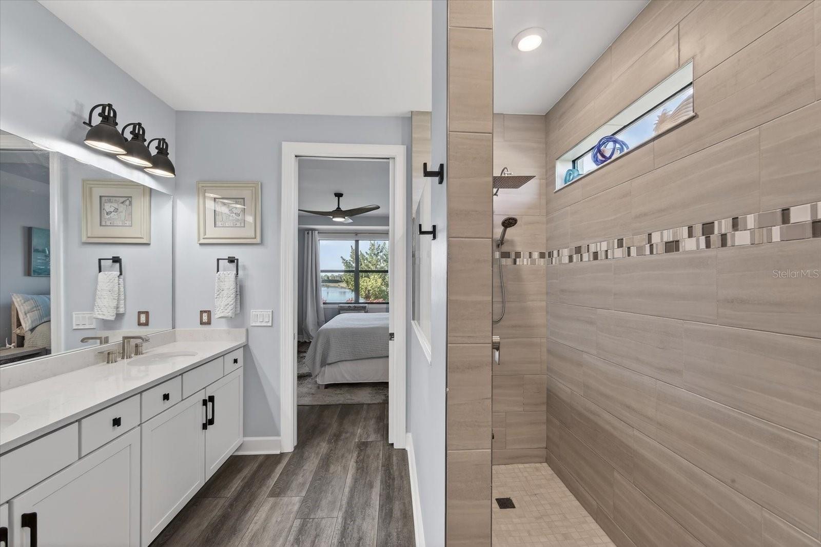 Image 34 of 98 For 7683 Summerland Cove