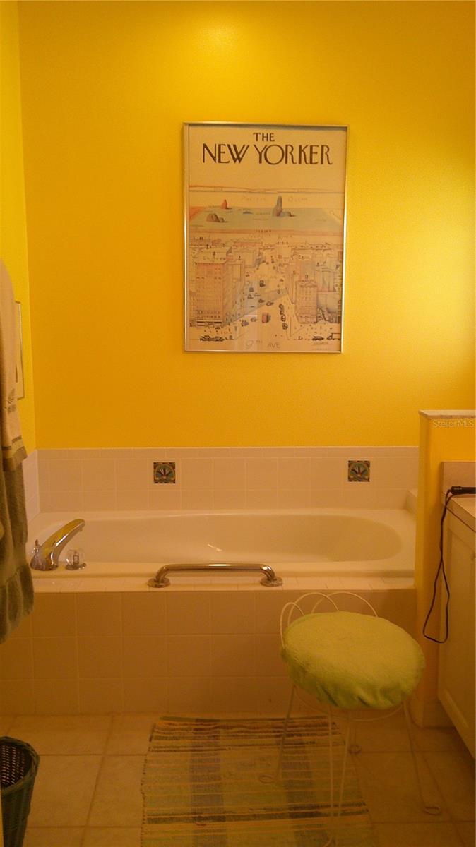 Image 13 of 33 For 1640 Palace Court