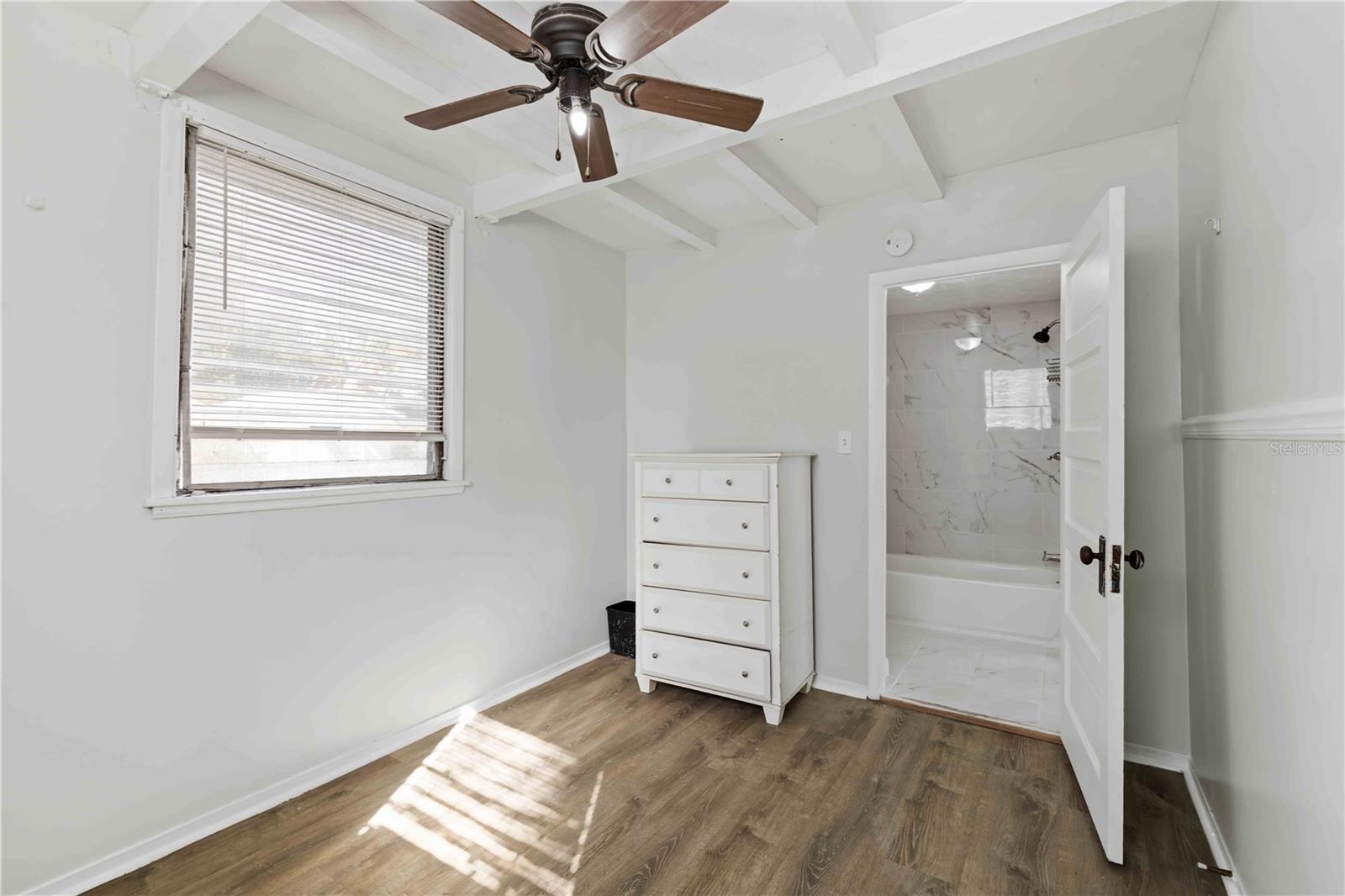 Image 23 of 36 For 1414 17th Street W