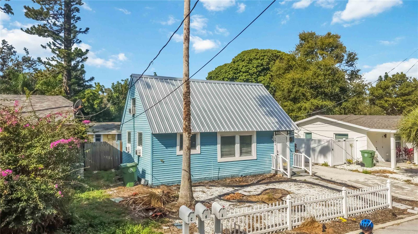 Image 3 of 36 For 1414 17th Street W