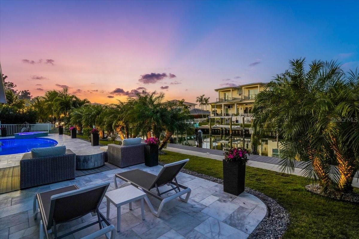 Listing photo id 12 for 623 Concord Lane