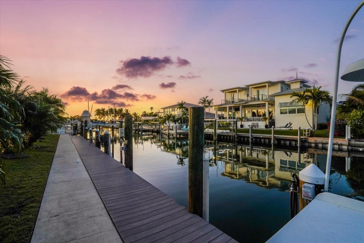 Listing photo id 13 for 623 Concord Lane