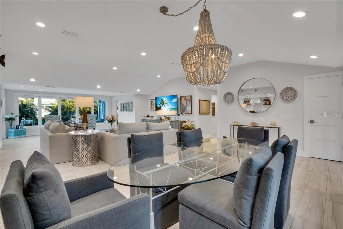 Listing photo id 15 for 623 Concord Lane