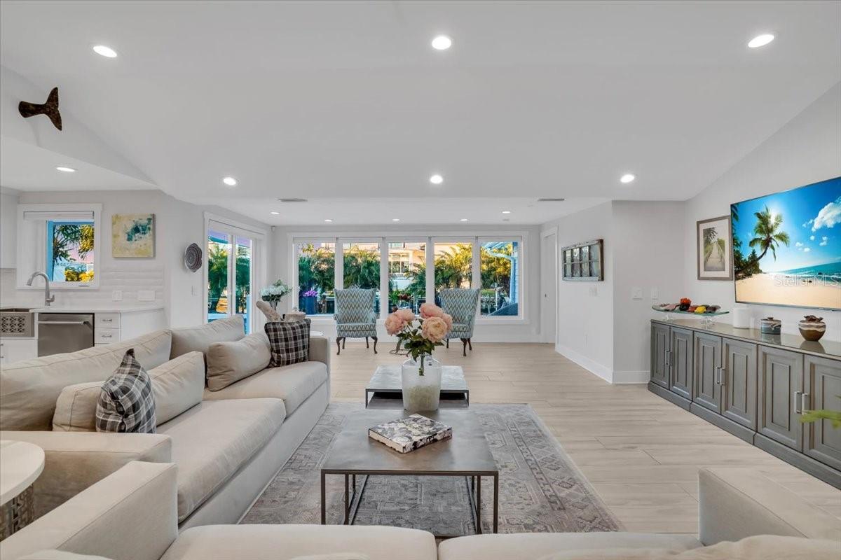 Listing photo id 17 for 623 Concord Lane