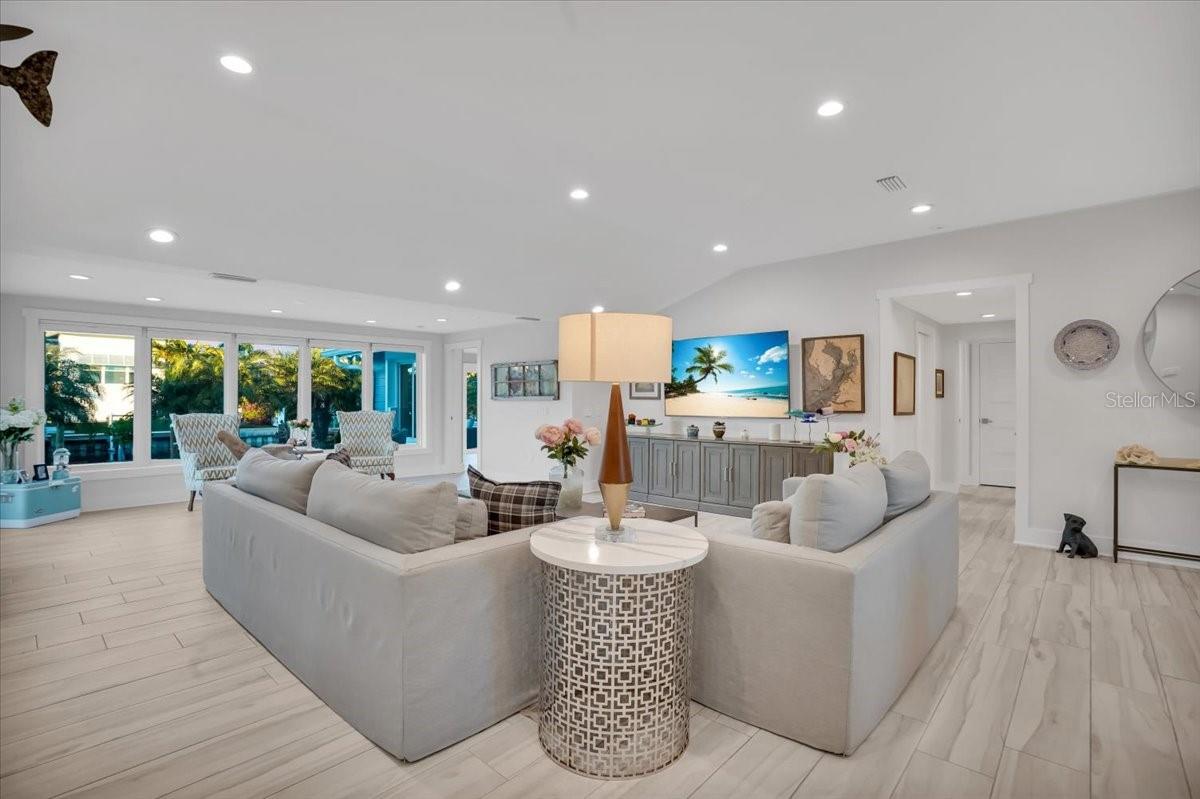 Listing photo id 18 for 623 Concord Lane